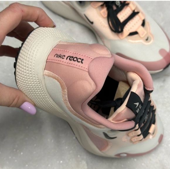 NIKE women's brand new size 7 CV3817-106 - Picture 5 of 7